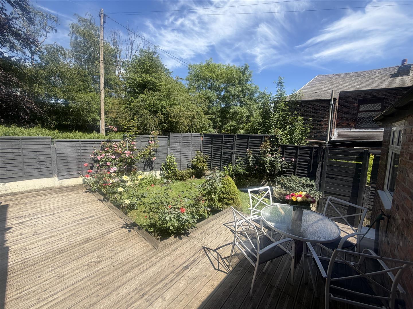 4 bed house - semi-detached in Hutton Avenue, Cockbrook, Ashton Under Lyne – photo 2